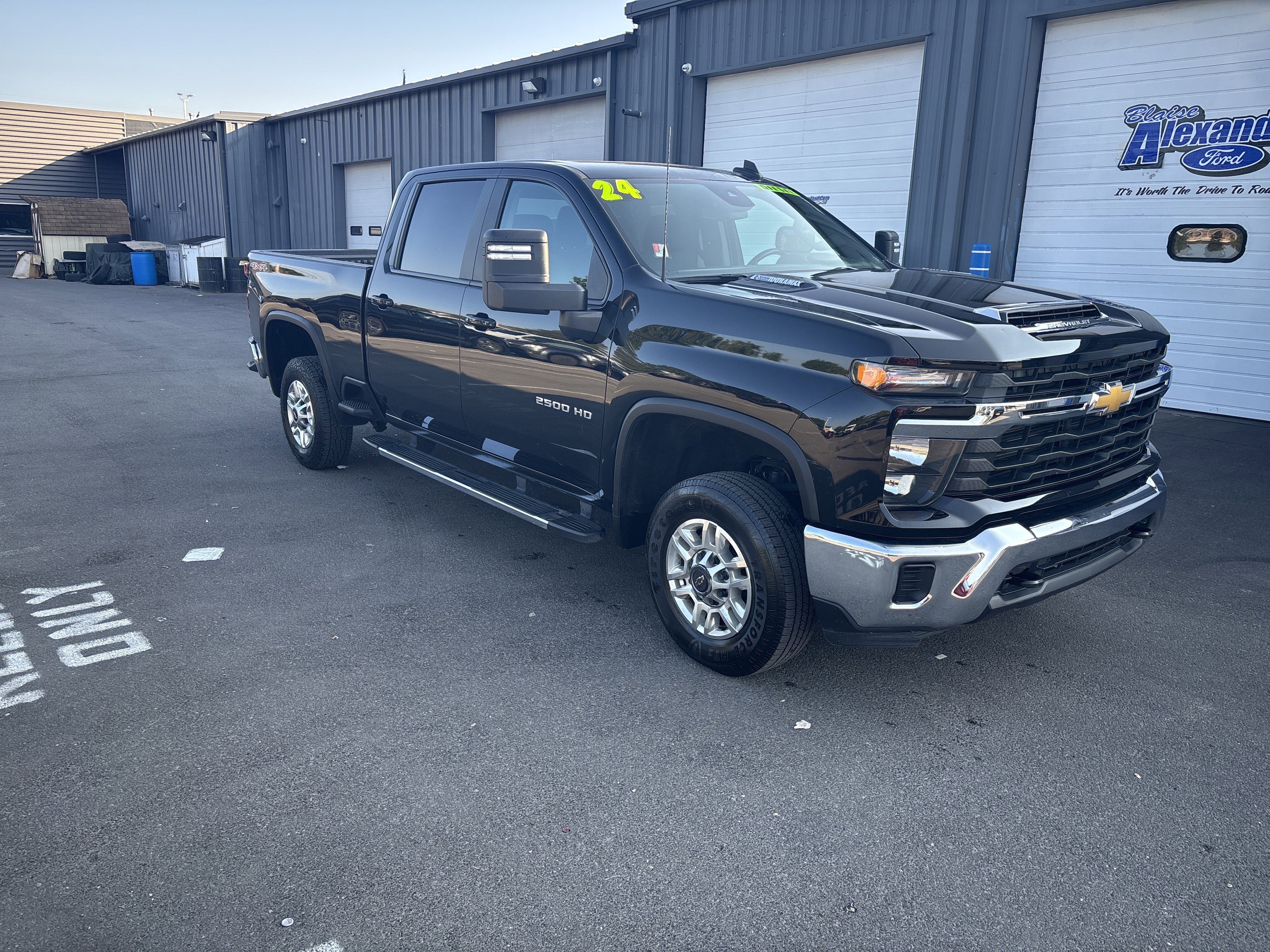 Used 2024 Chevrolet Silverado 2500 LT image 1