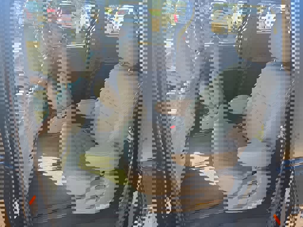 Used 2020 Toyota Sienna L image 11