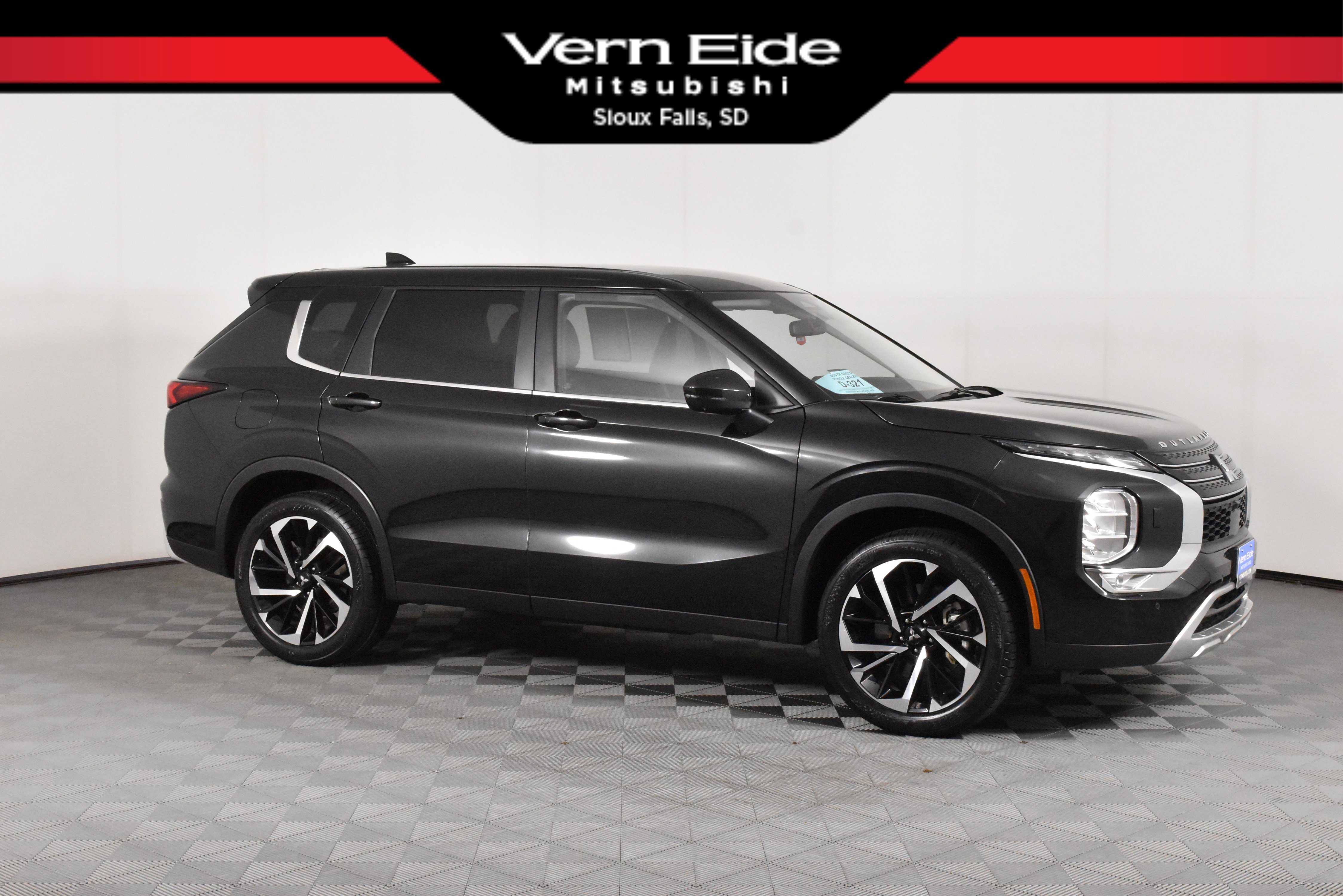 Used 2023 Mitsubishi Outlander SE