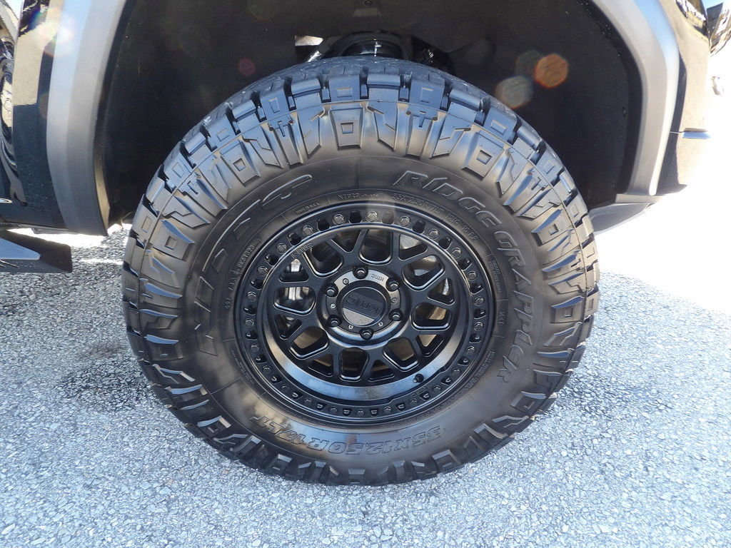 Used 2023 GMC Canyon AT4 w/ AT4 Premium Package image 60