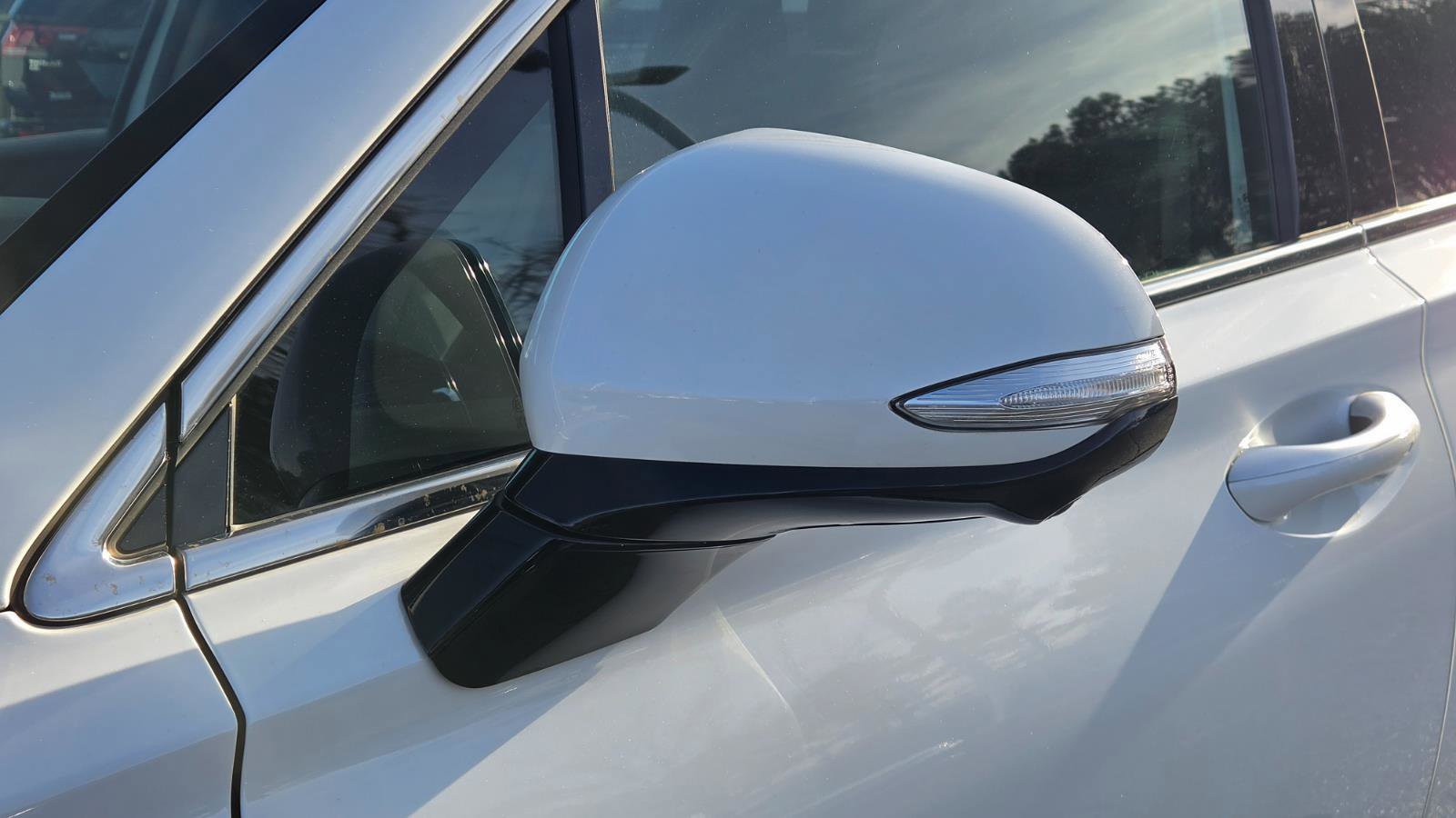 Used 2023 Hyundai Santa Fe SEL w/ Premium Package image 11