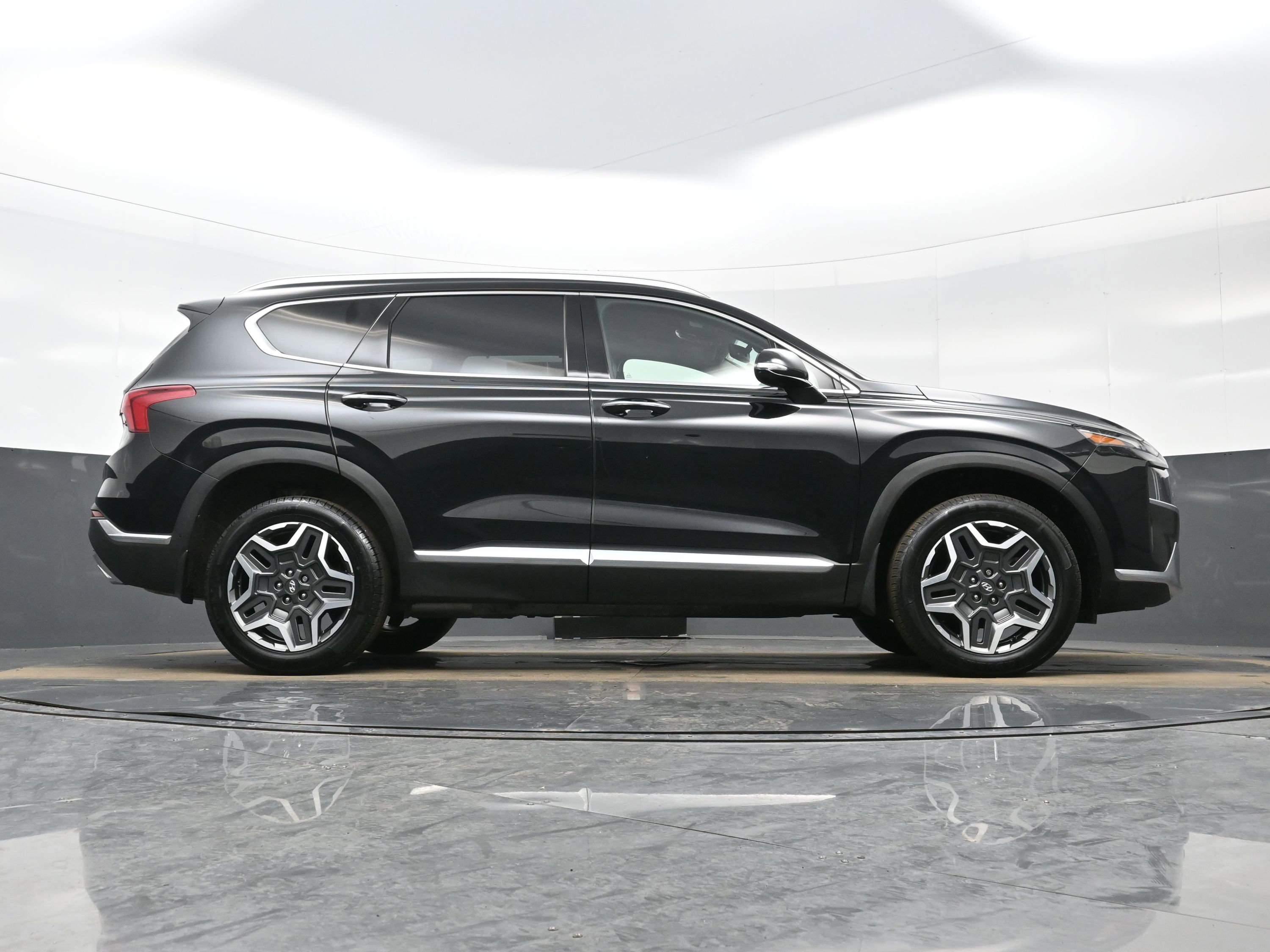 Certified 2023 Hyundai Santa Fe Limited image 32