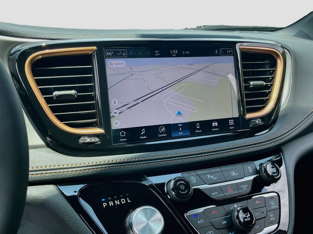 New 2027 Chrysler Pacifica Pinnacle w/ Theater Group FWD image 13