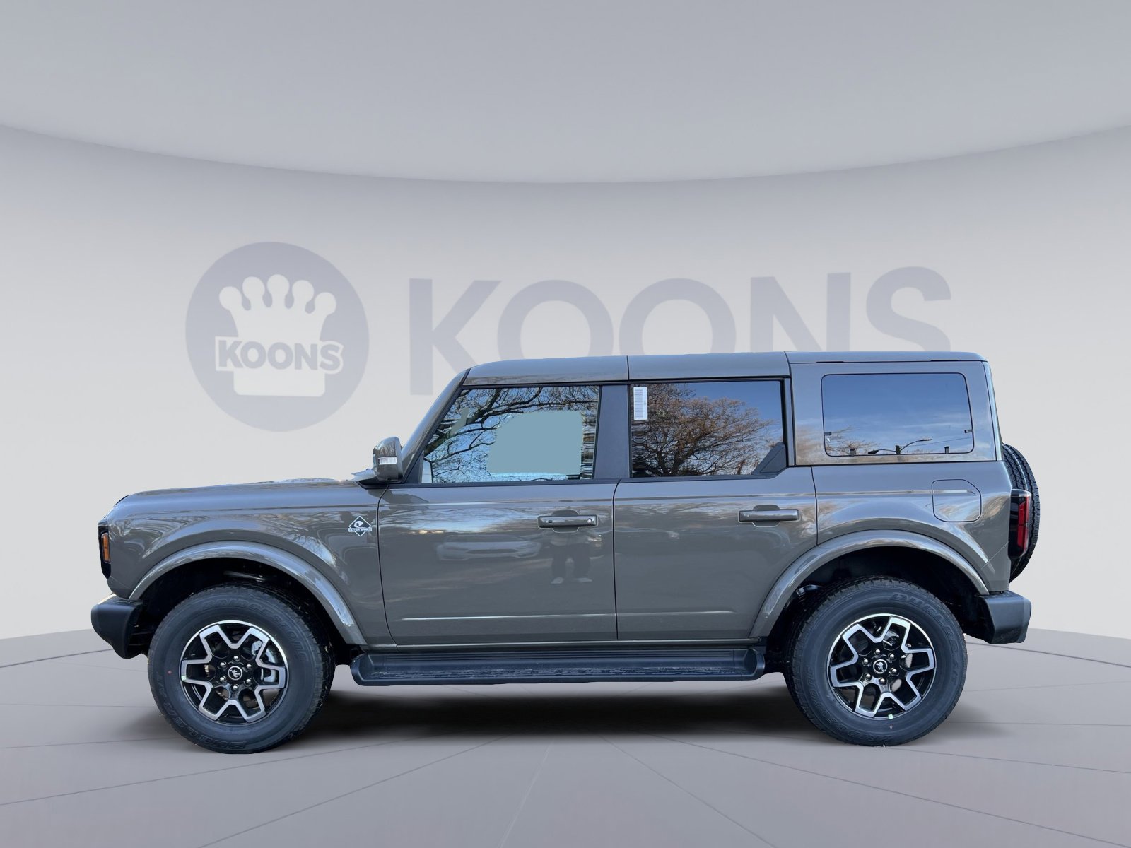 New 2025 Ford Bronco Outer Banks image 2