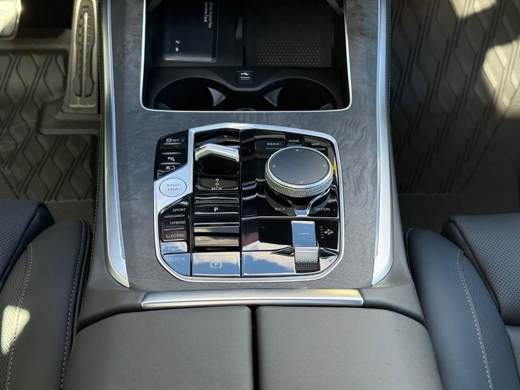 New 2026 BMW X5 xDrive50e w/ M Sport Package image 8