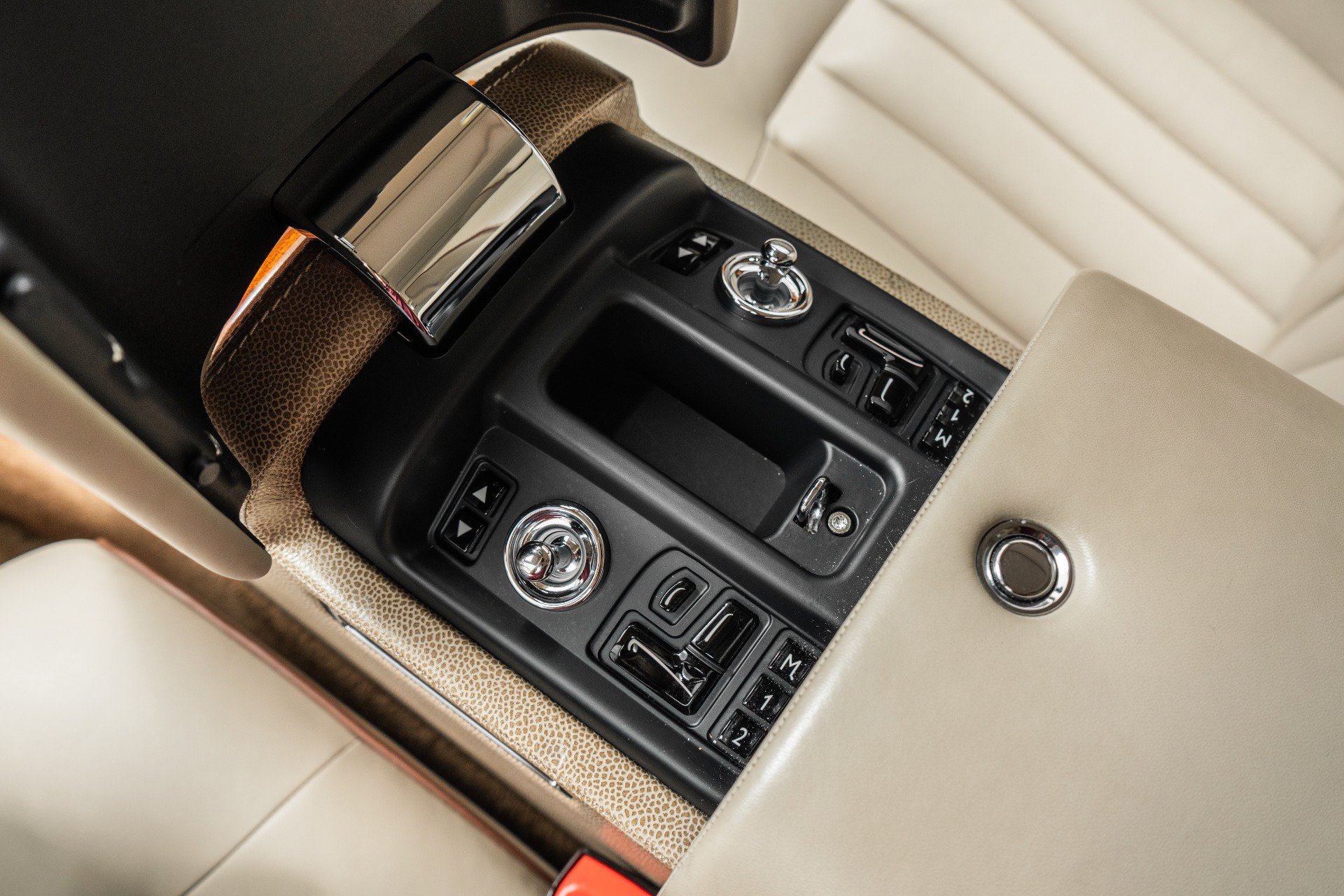 Used 2007 Rolls-Royce Phantom Sedan RWD image 29
