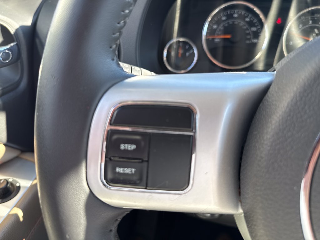 Used 2017 Jeep Compass Latitude FWD image 18