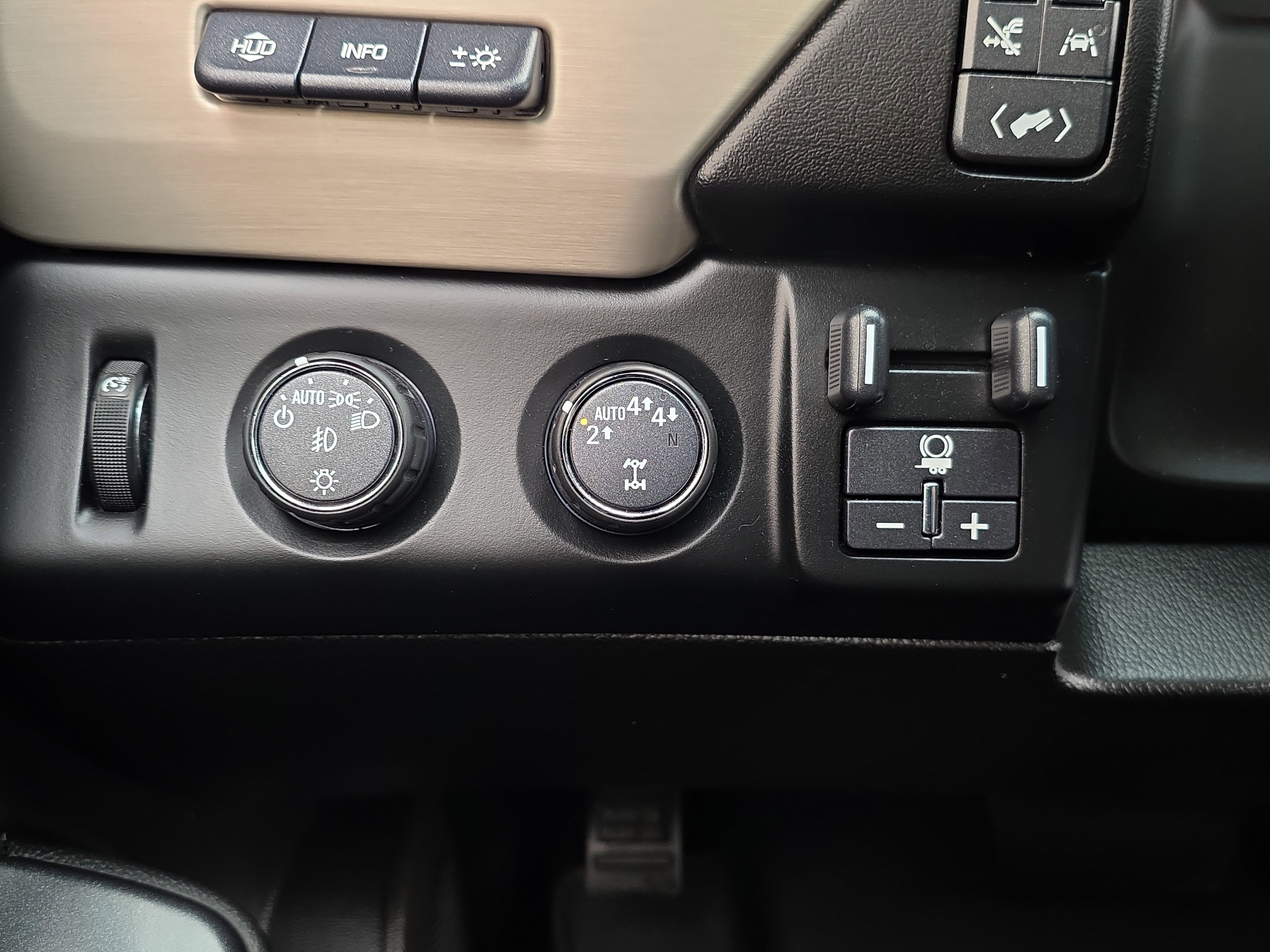 Used 2018 GMC Yukon Denali w/ Open Road Package image 32