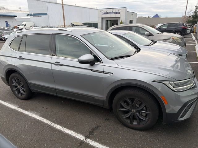 Used 2022 Volkswagen Tiguan SE image 4