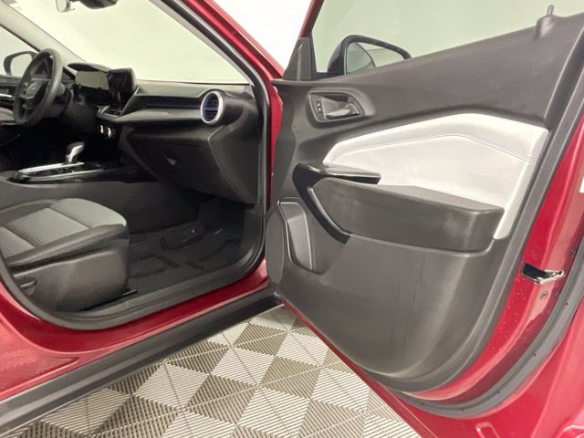 Used 2025 Chevrolet Trax LT FWD image 18