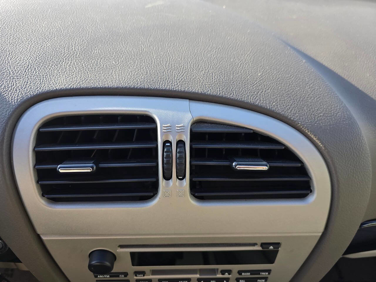 Used 2004 Lincoln LS image 34