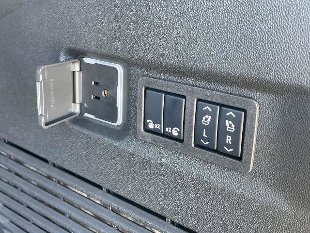 New 2025 Chevrolet Suburban High Country image 91