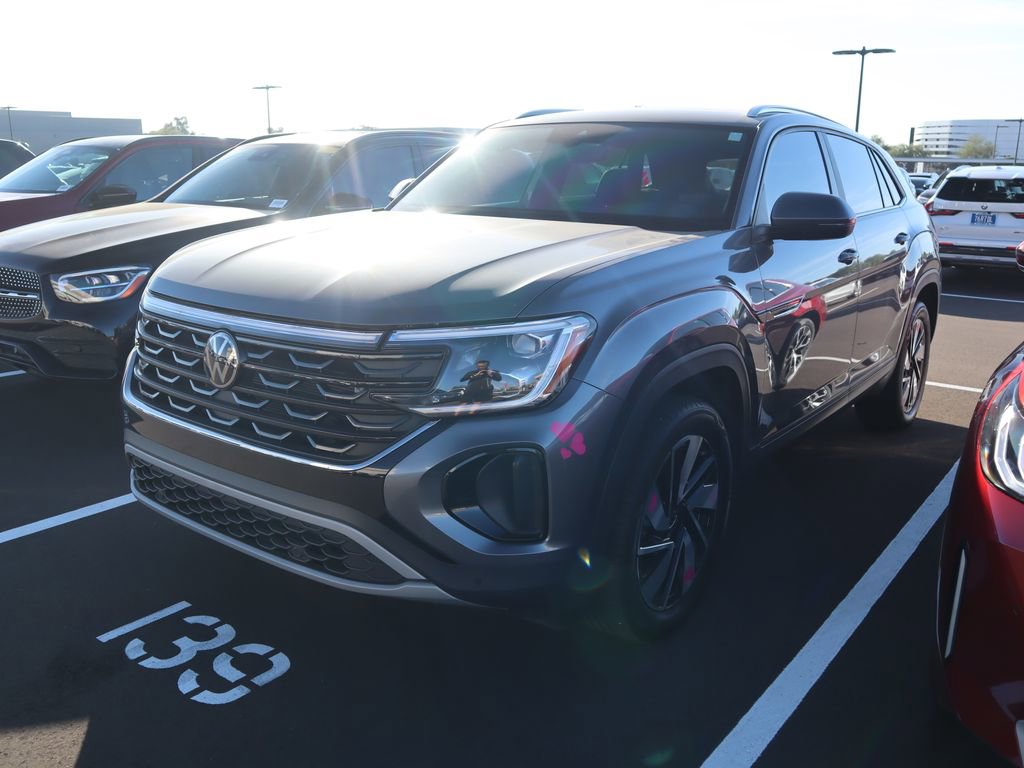 Used 2024 Volkswagen Atlas Cross Sport SE image 2