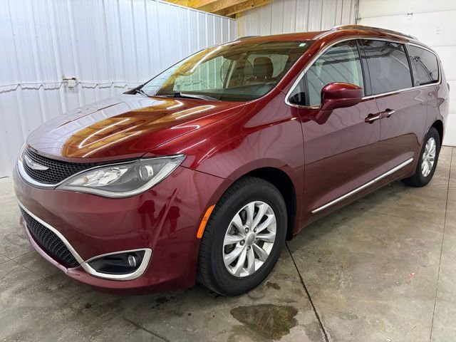 Used 2018 Chrysler Pacifica Touring-L FWD image 3