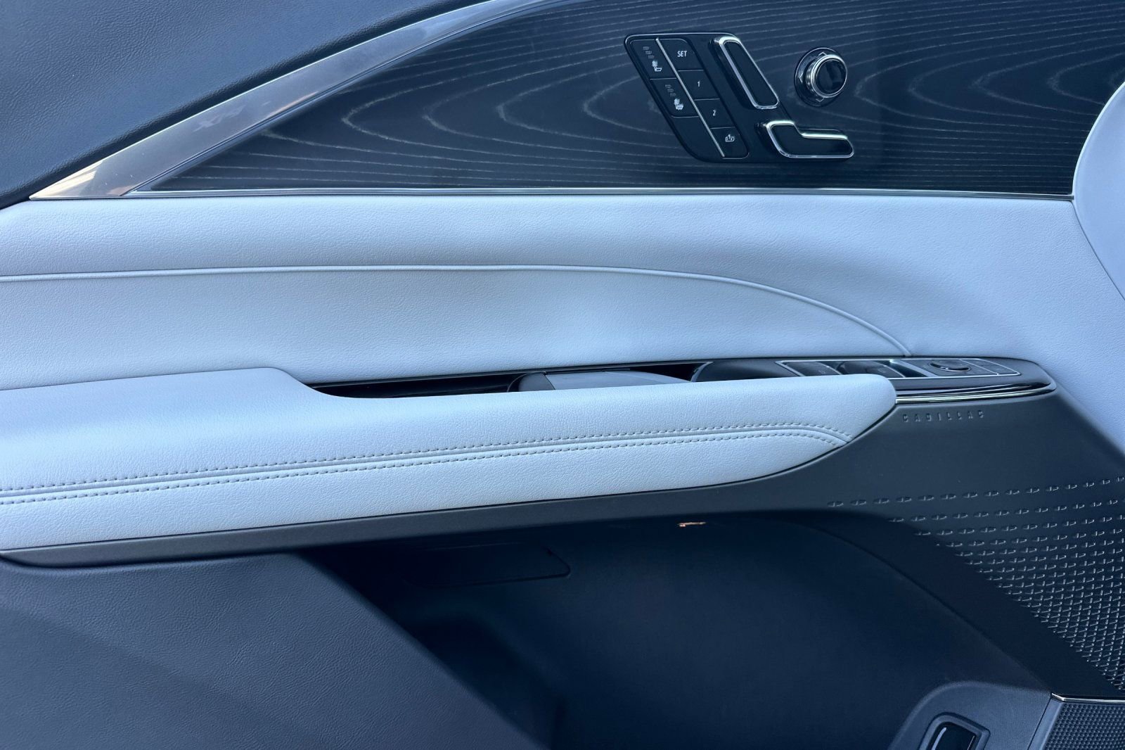 Certified 2024 Cadillac Lyriq Luxury image 11