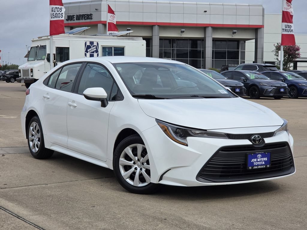 Used 2026 Toyota Corolla LE FWD image 2