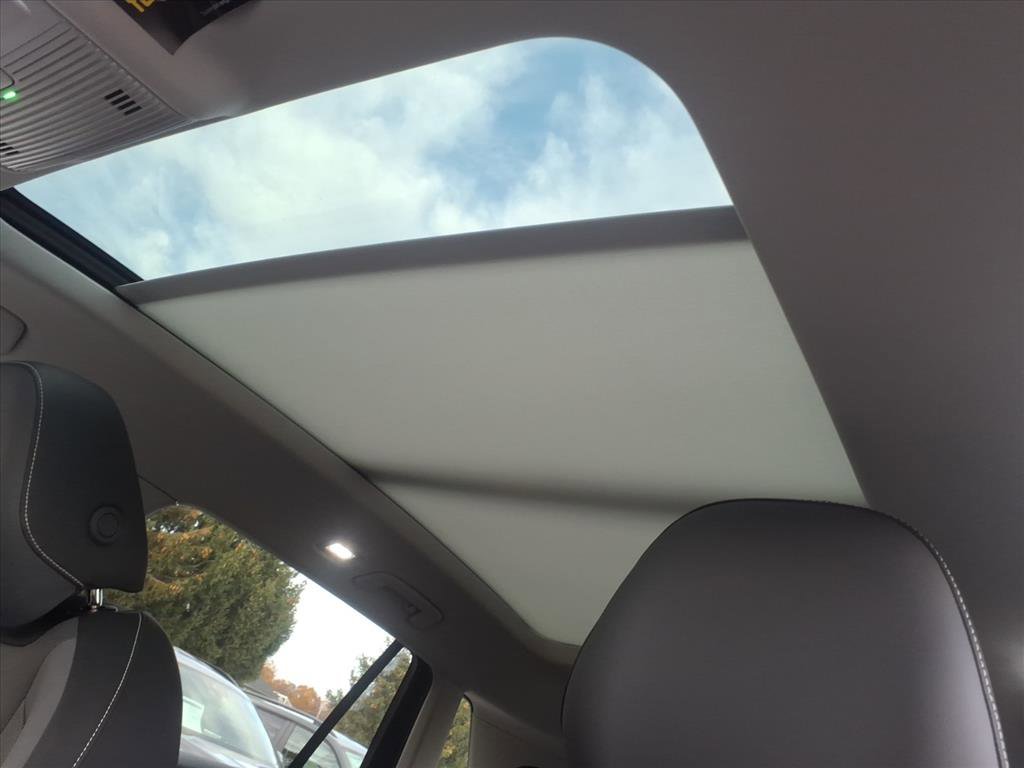 New 2025 Volkswagen Tiguan SE image 9