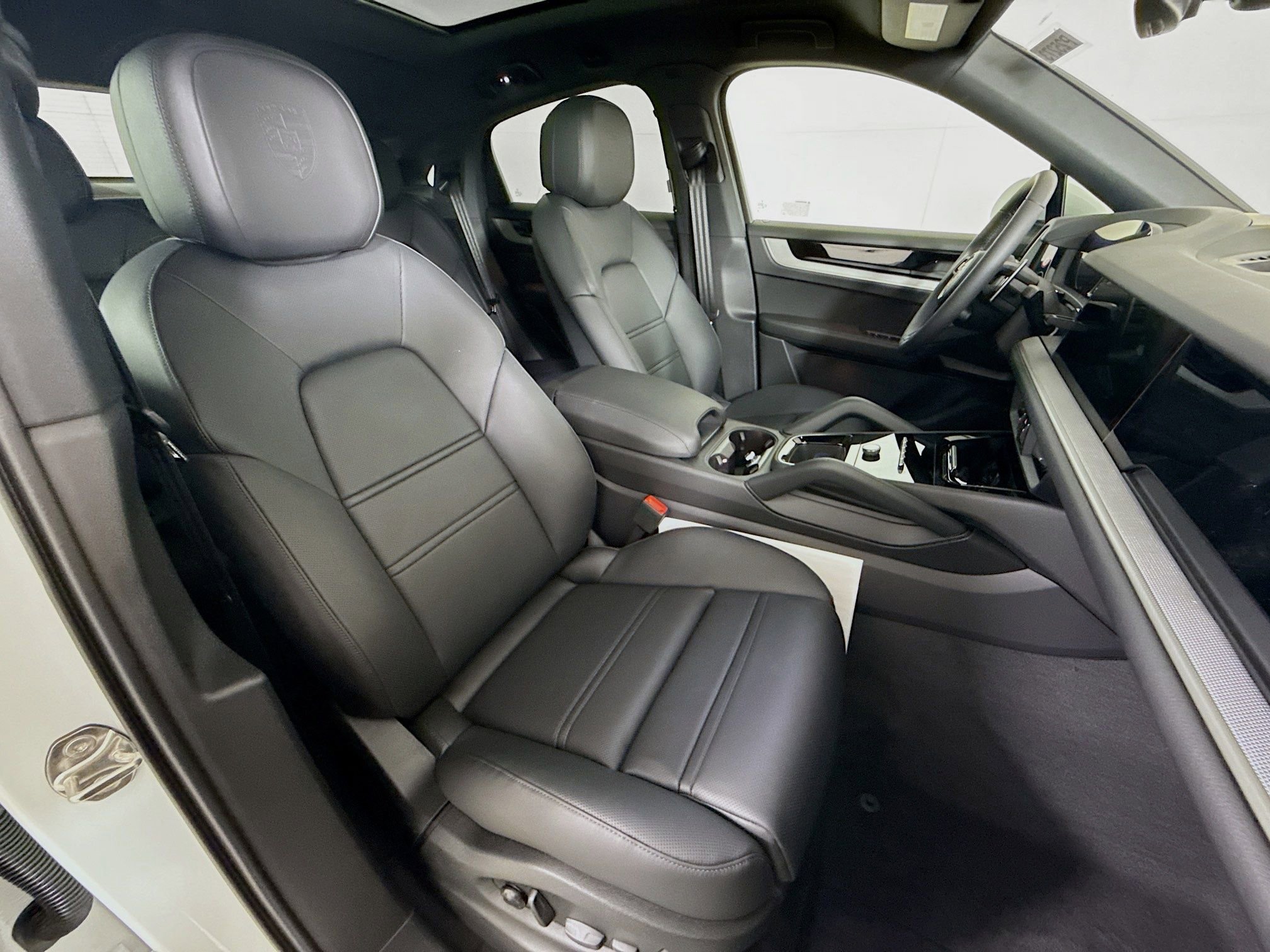 Certified 2025 Porsche Cayenne Coupe image 22