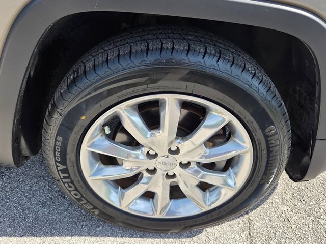 Used 2017 Jeep Cherokee Limited AWD/4WD image 10