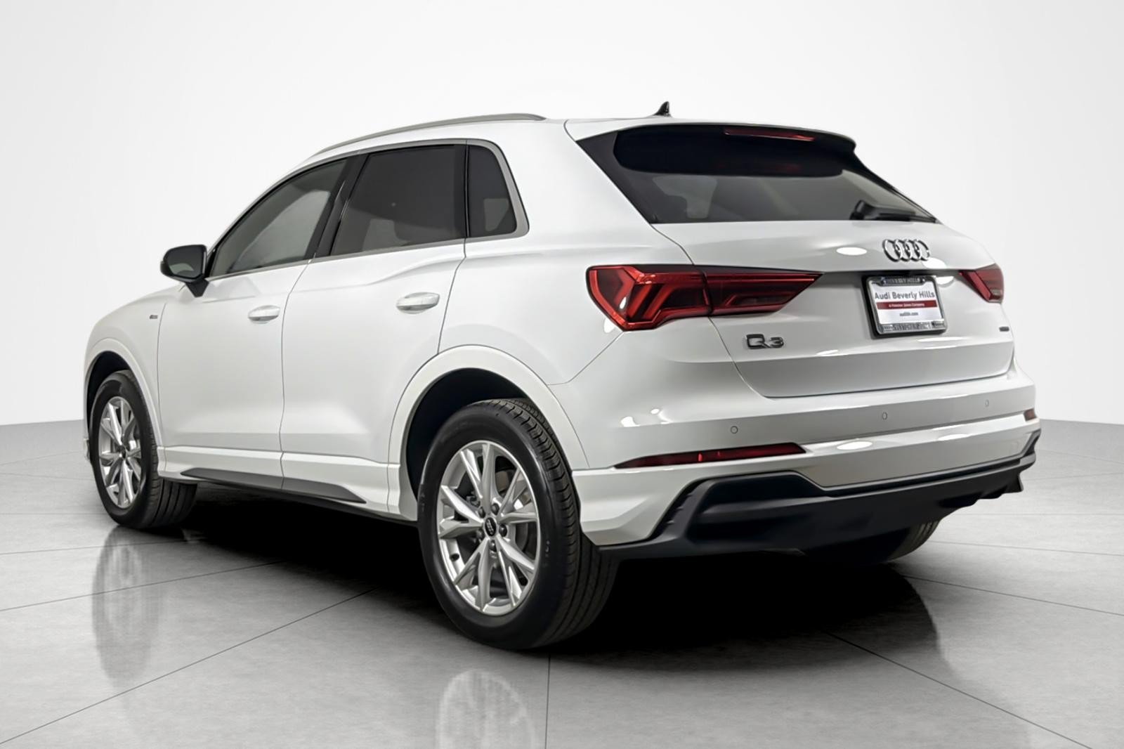 Used 2025 Audi Q3 2.0T Premium w/ Convenience Package AWD/4WD image 3