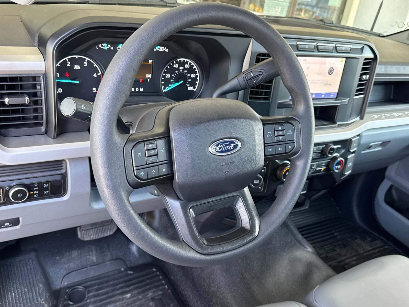 Used 2024 Ford F550 4x4 Regular Cab Super Duty image 13
