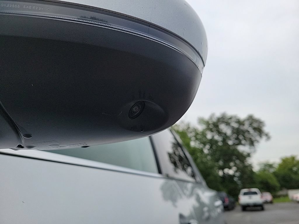 Used 2025 Nissan Pathfinder SL AWD/4WD image 8