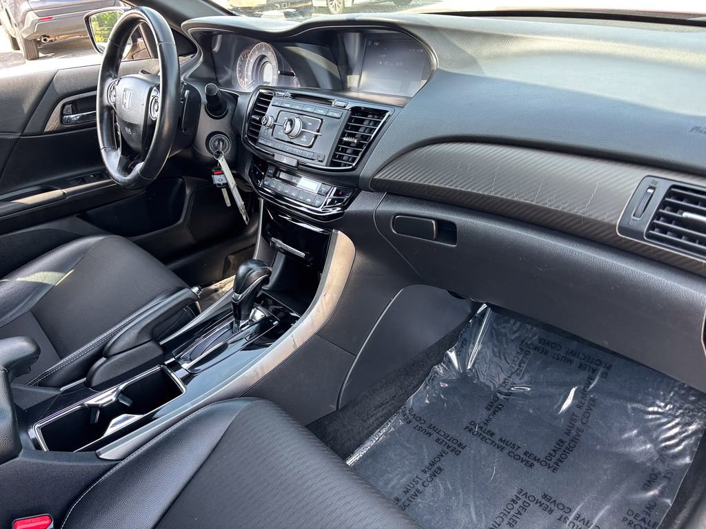 Used 2017 Honda Accord Sport image 36