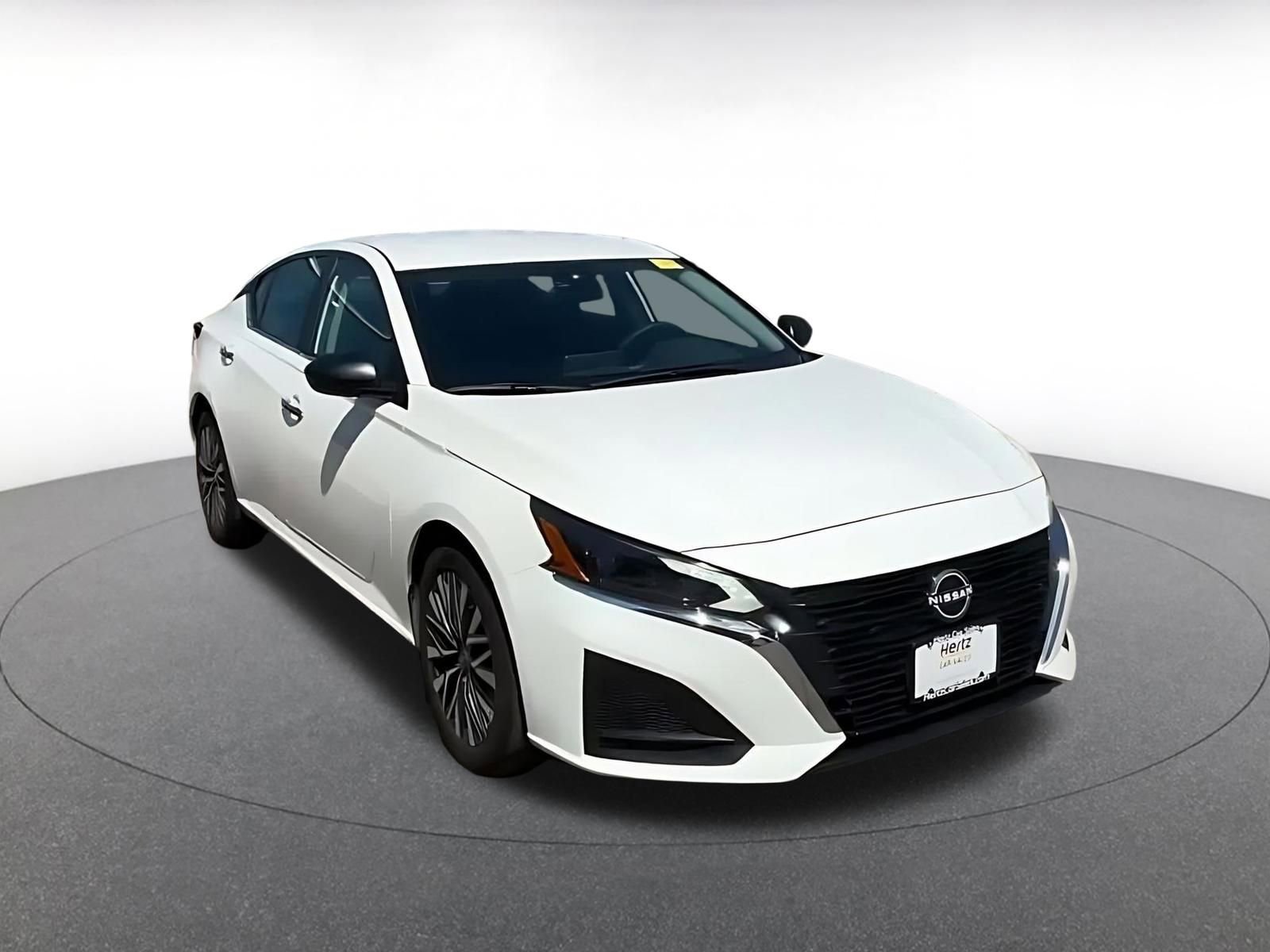 Used 2025 Nissan Altima 2.5 SV FWD image 3