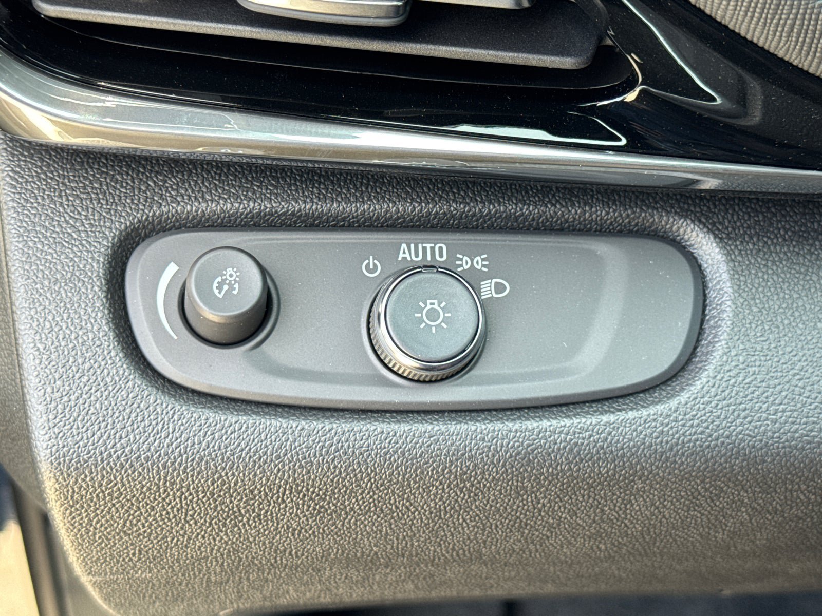 Used 2026 Buick Envista Sport Touring w/ Convenience I Package FWD image 30