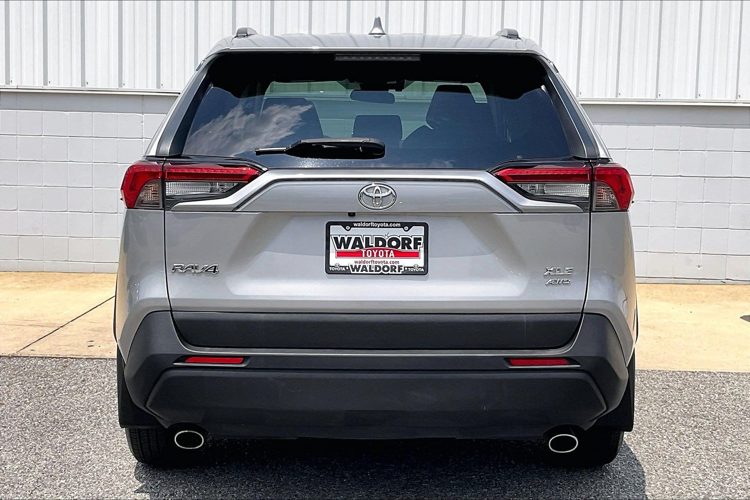 Used 2020 Toyota RAV4 XLE w/ Convenience Package AWD/4WD image 5