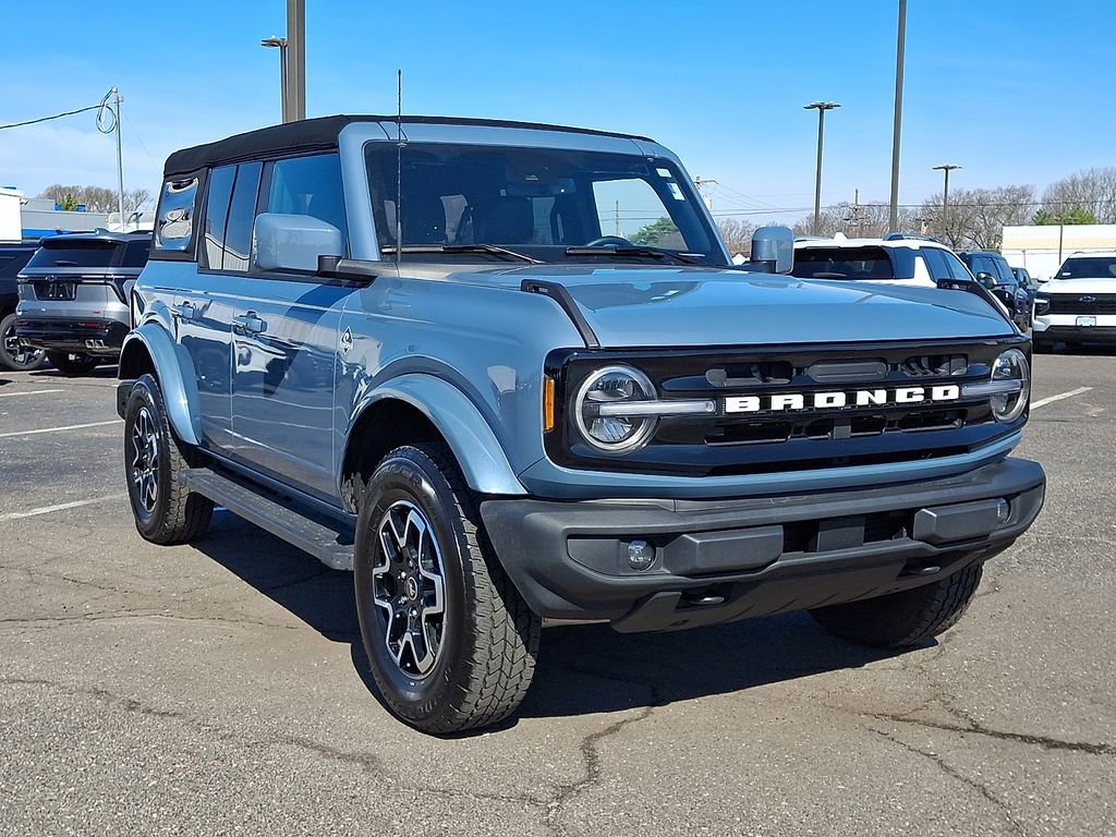 Used 2024 Ford Bronco Outer Banks image 2