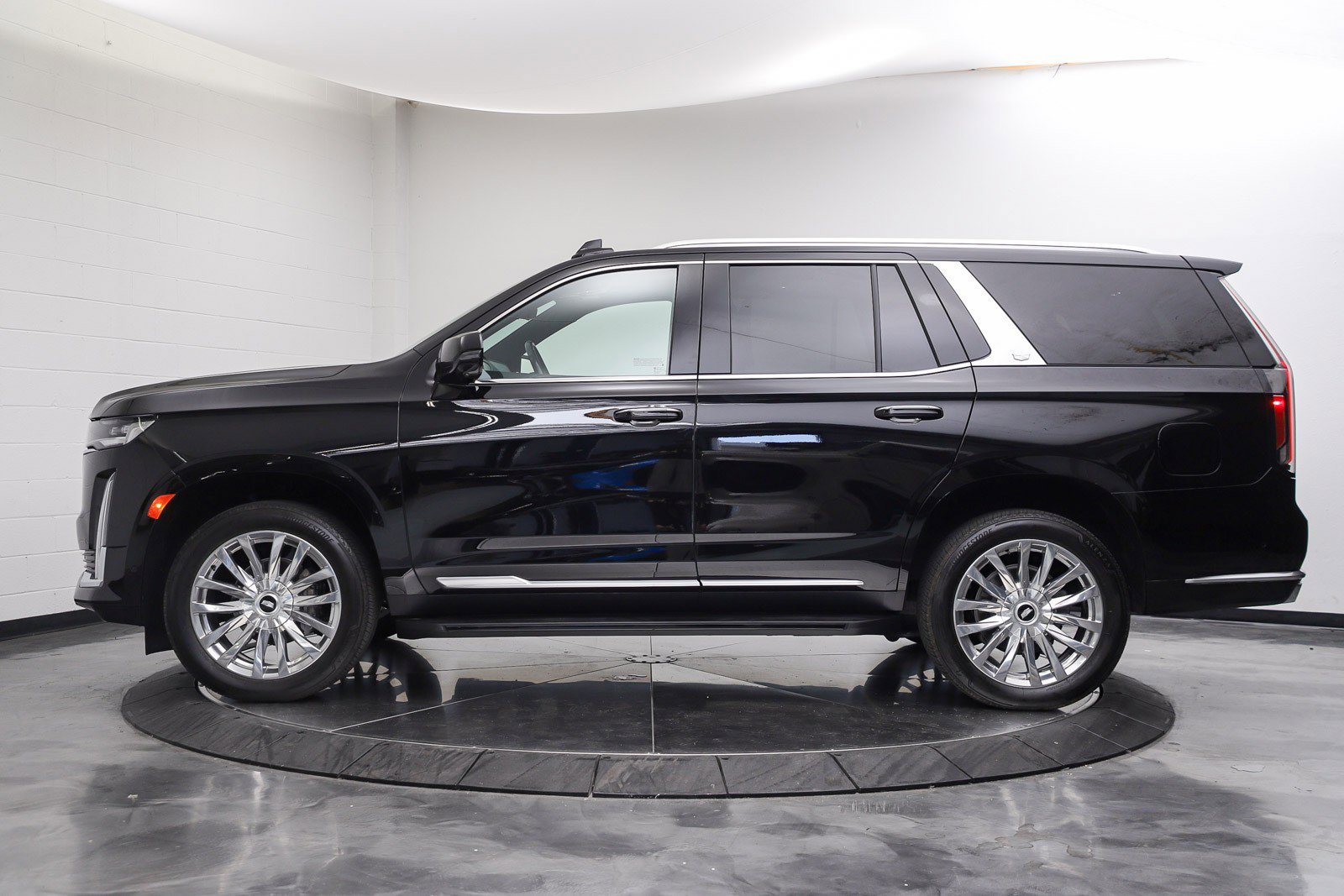 Used 2021 Cadillac Escalade Premium Luxury AWD/4WD image 2