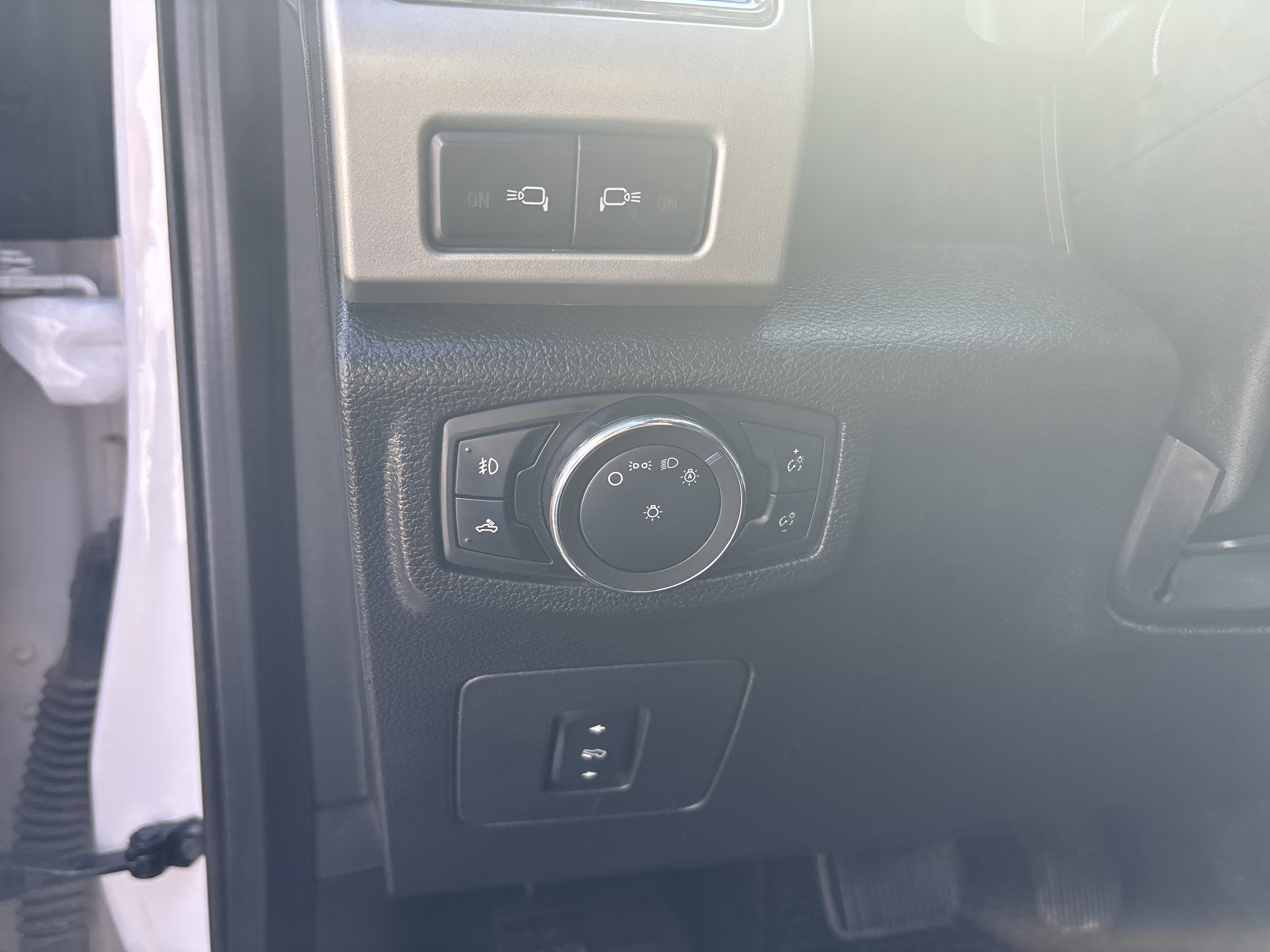 Used 2015 Ford F150 Lariat image 13