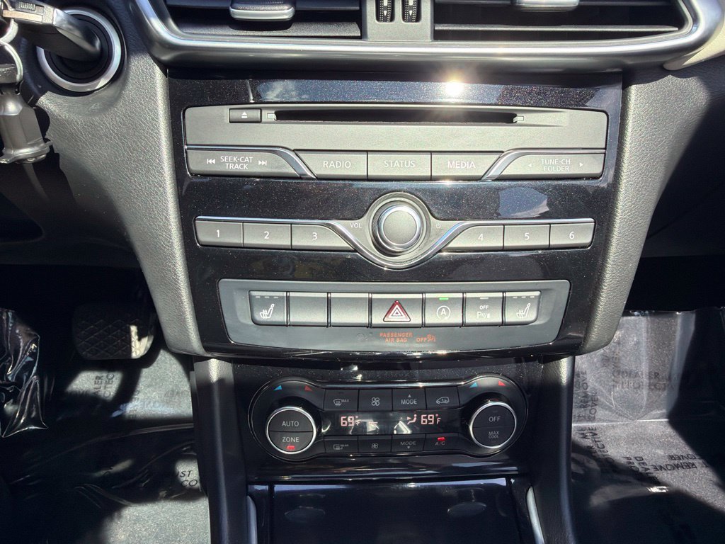 Used 2017 INFINITI QX30 Premium w/ Technology Package FWD image 27