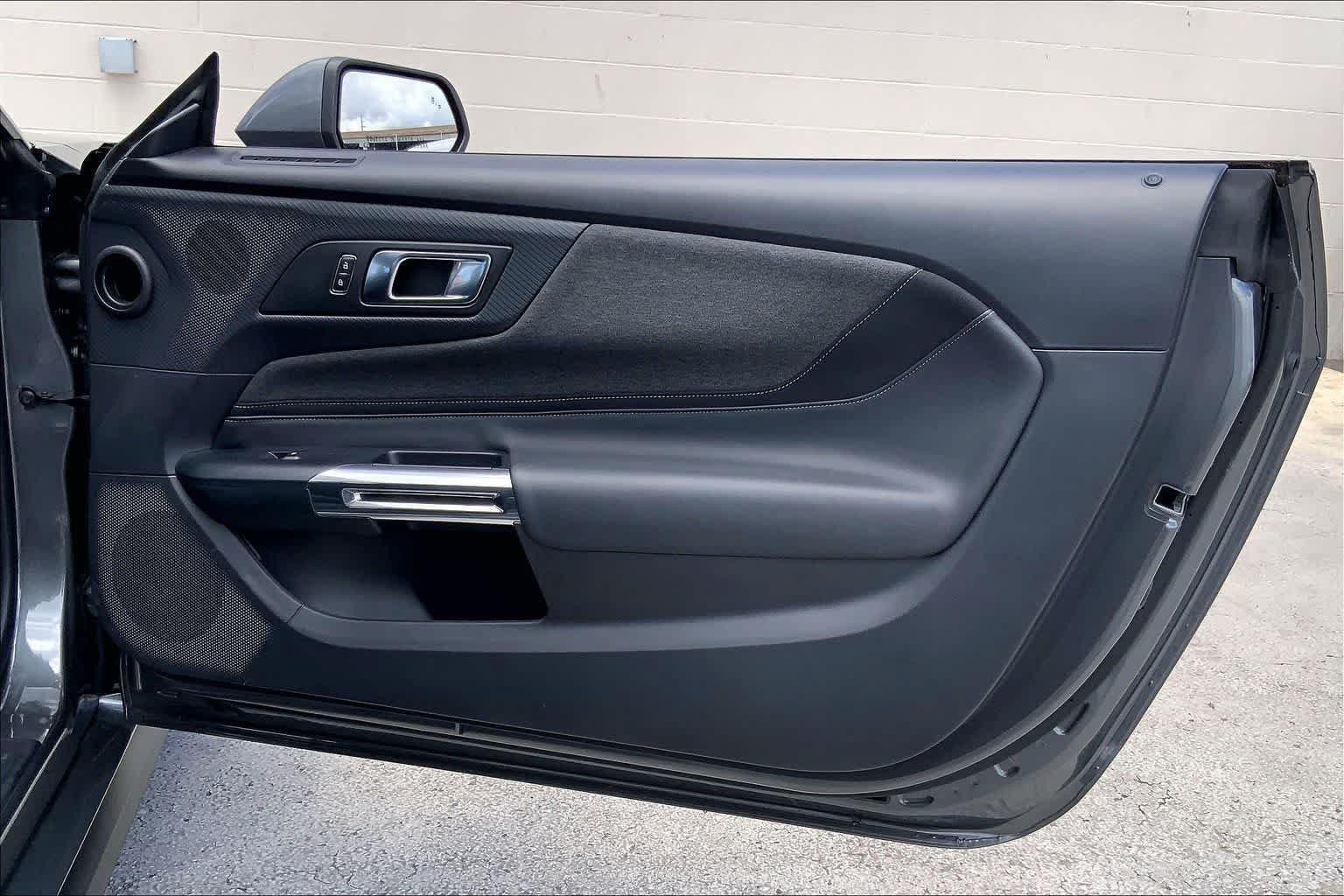 Used 2025 Ford Mustang Convertible RWD image 27