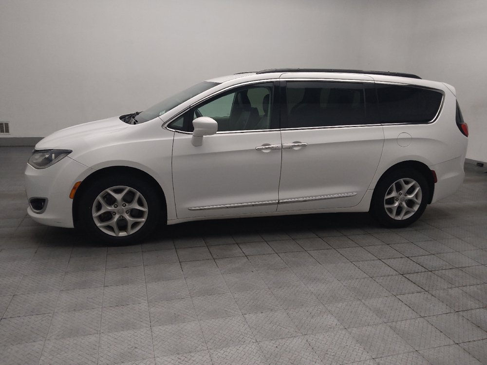 Used 2017 Chrysler Pacifica Touring-L w/ Tire & Wheel Group FWD image 2