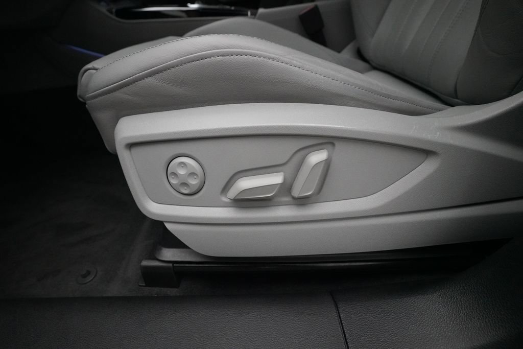 Used 2024 Audi Q5 e Premium Plus w/ Premium Plus Package image 30