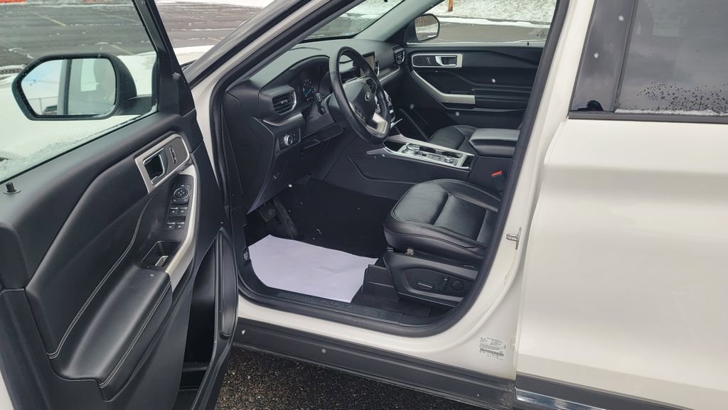 Used 2021 Ford Explorer XLT w/ Equipment Group 202A image 18