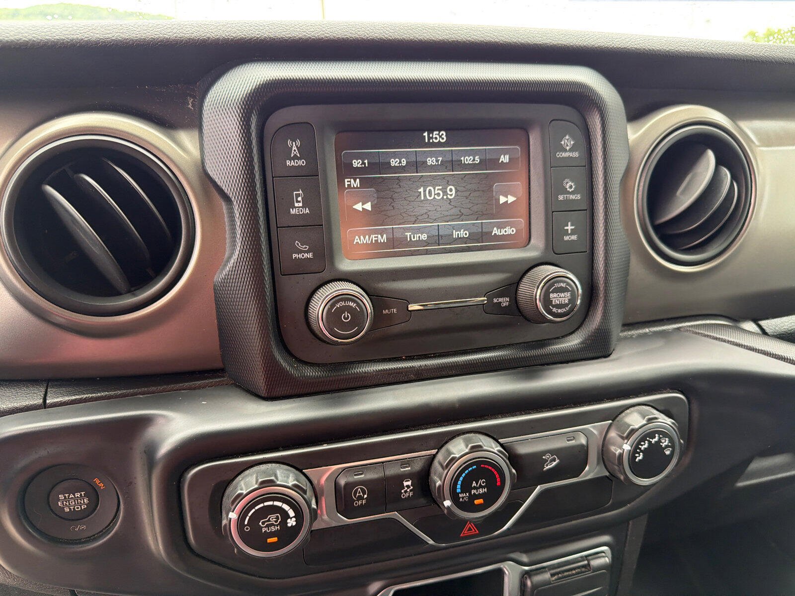 Used 2019 Jeep Wrangler Sport AWD/4WD image 13