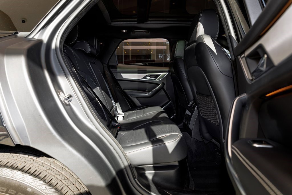 Used 2025 Jaguar F-PACE R-Dynamic S image 37