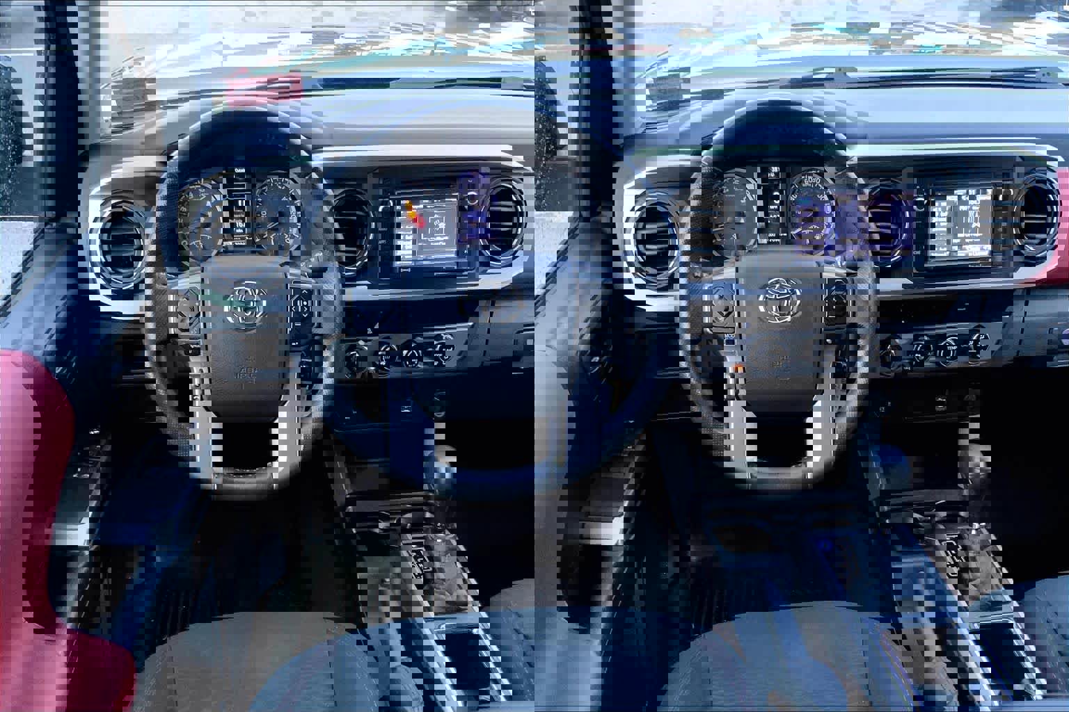 Used 2016 Toyota Tacoma SR5 w/ SR5 Appearance Package (SN) image 6