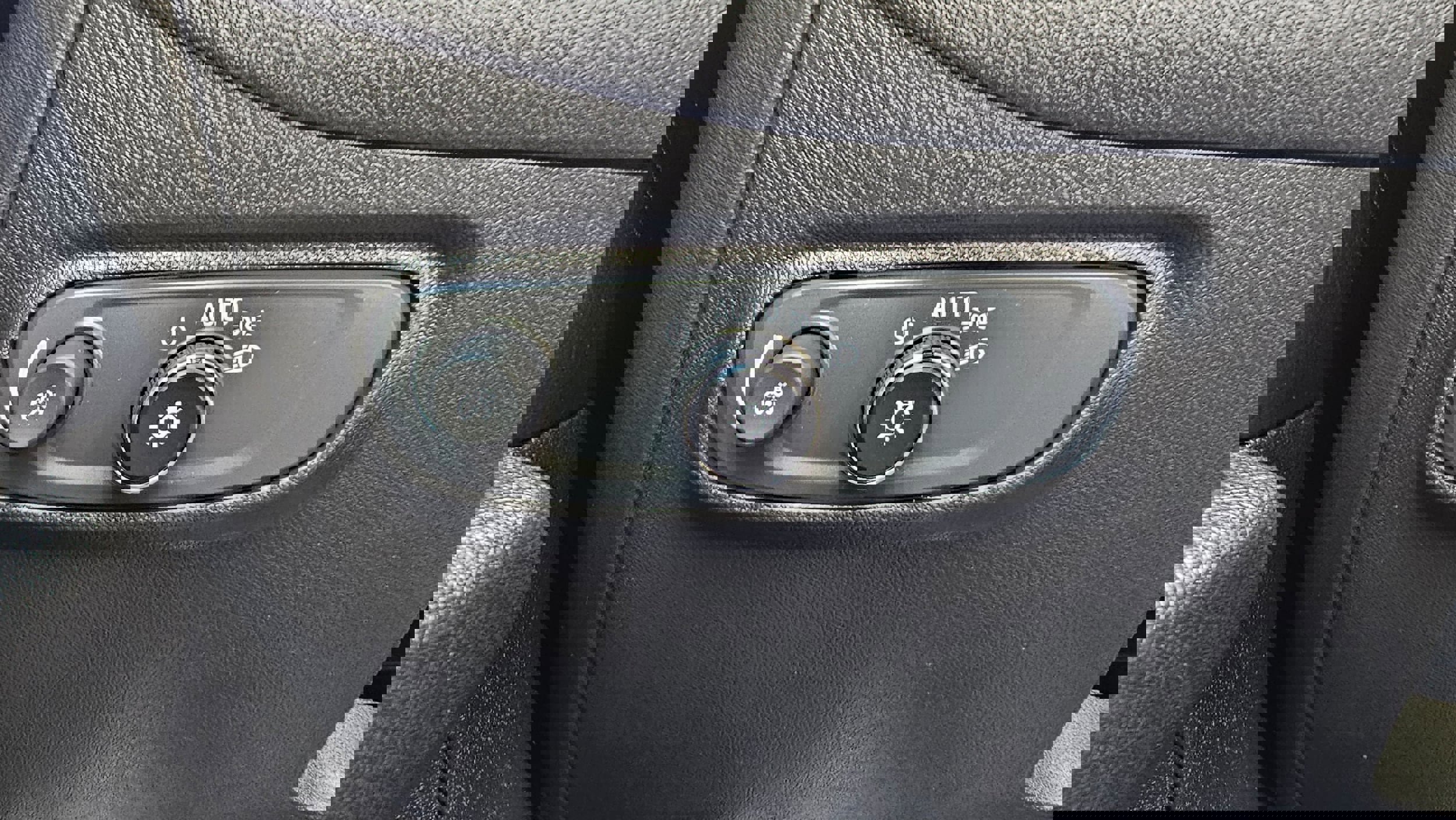 Used 2023 Chevrolet Equinox LT w/ Driver Convenience Package image 26