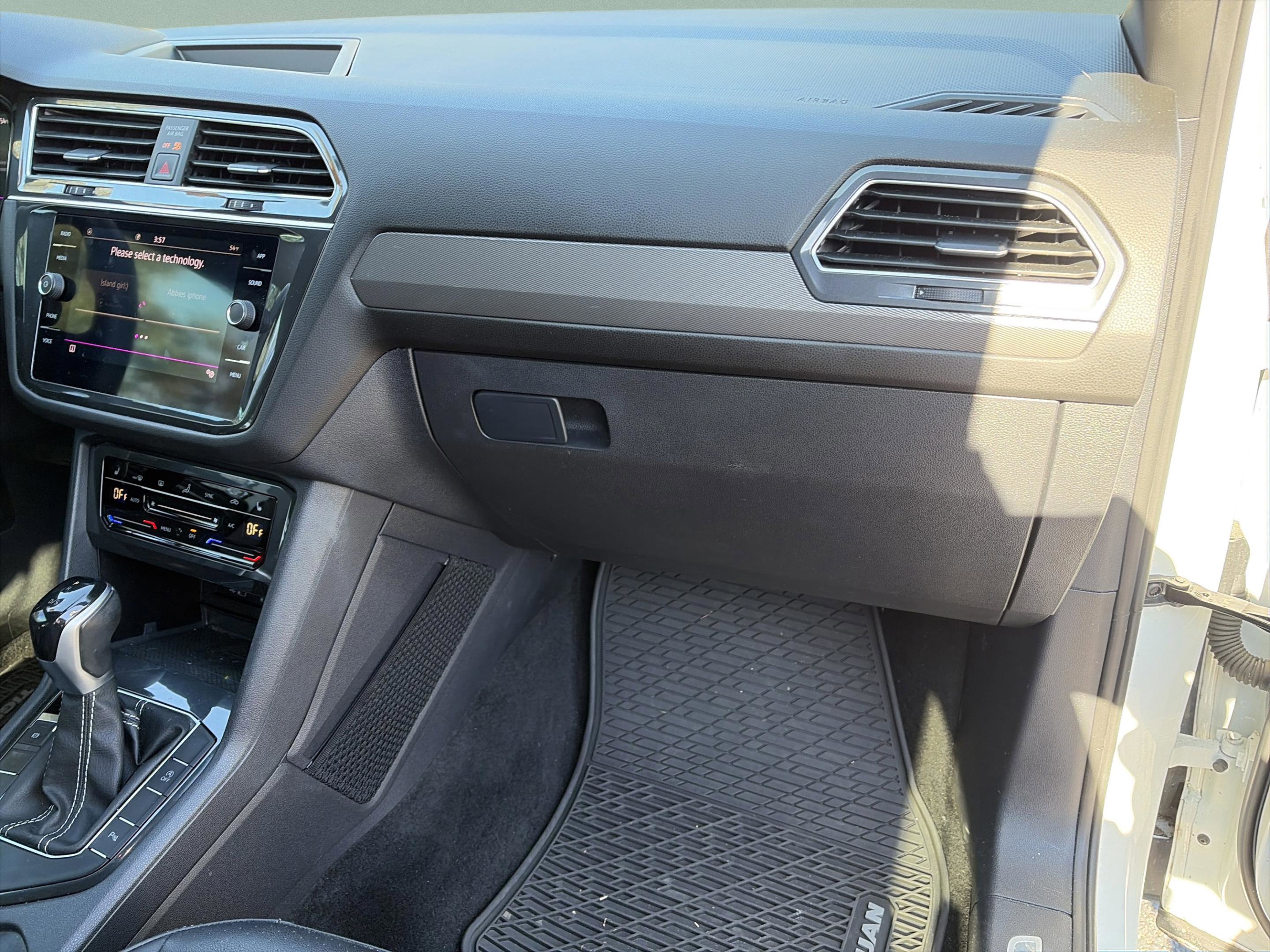 Used 2022 Volkswagen Tiguan SE R-Line image 19