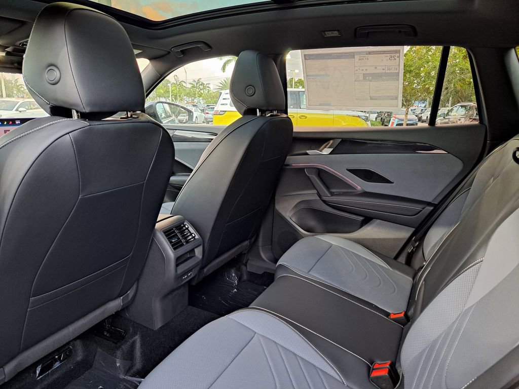 New 2026 Volkswagen Tiguan SE R-Line FWD image 5