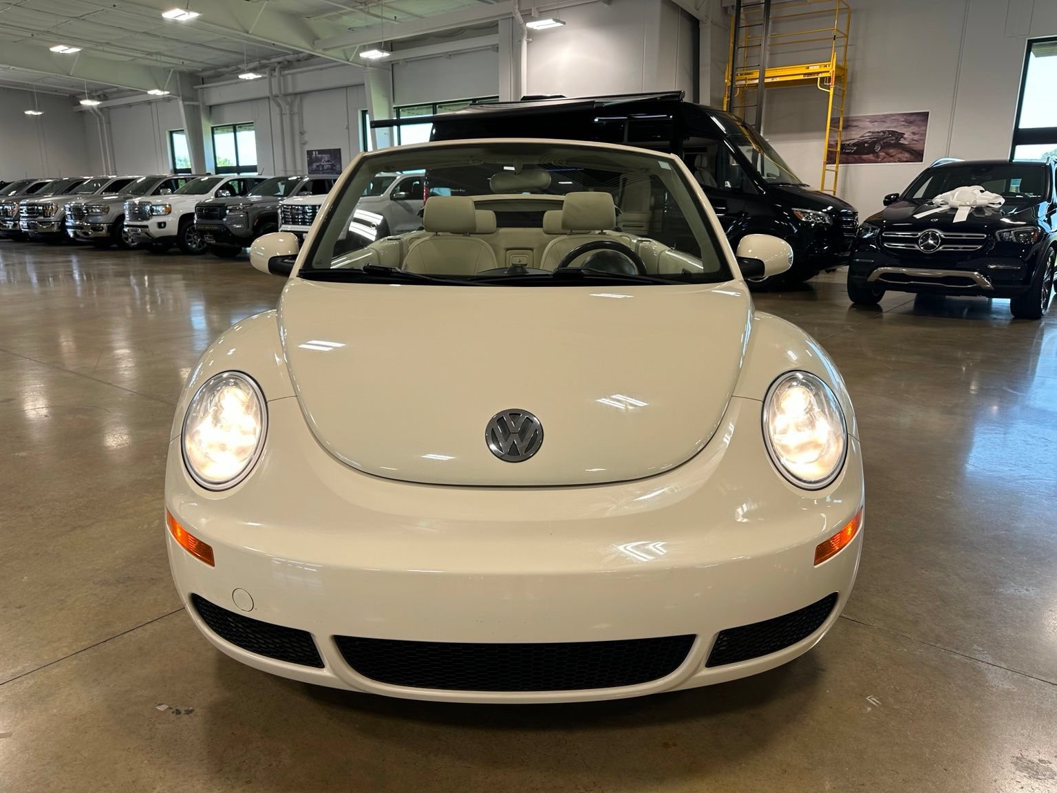 Used 2010 Volkswagen Beetle Final Edition FWD image 3