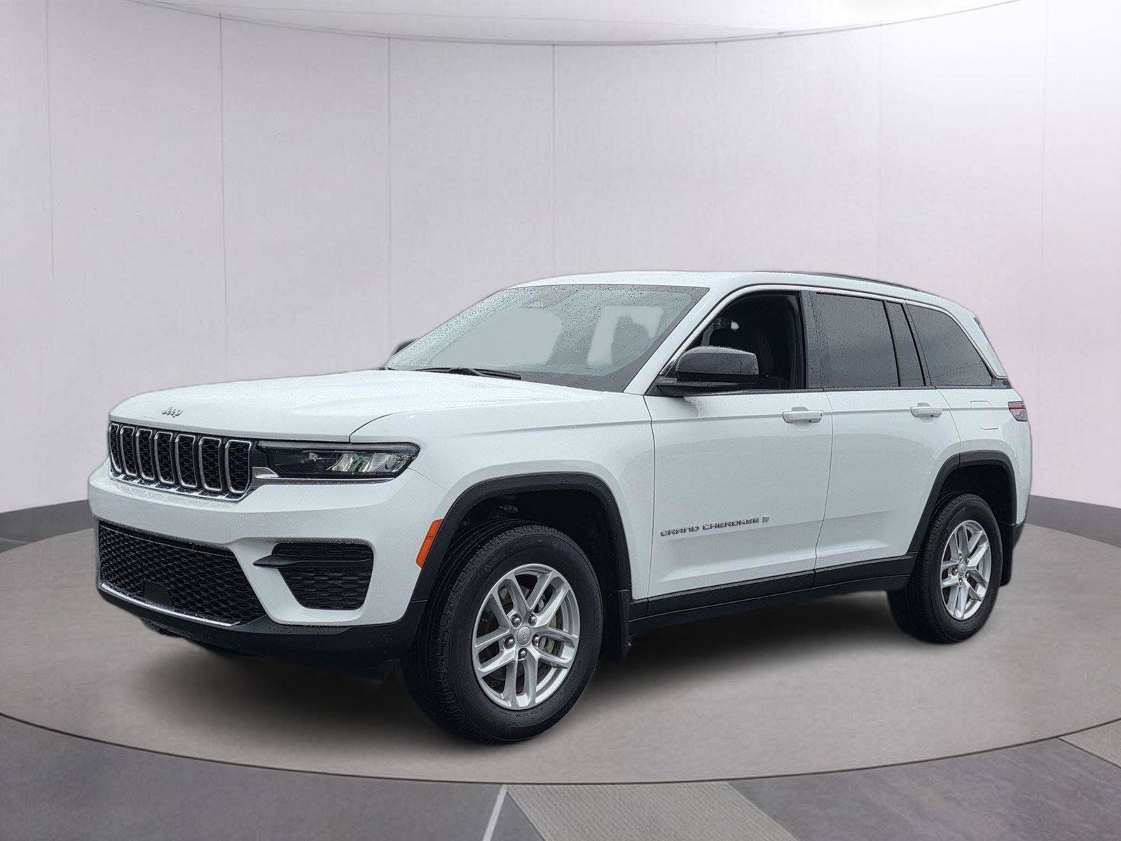 Certified 2025 Jeep Grand Cherokee Laredo X w/ Luxury Tech Group I
