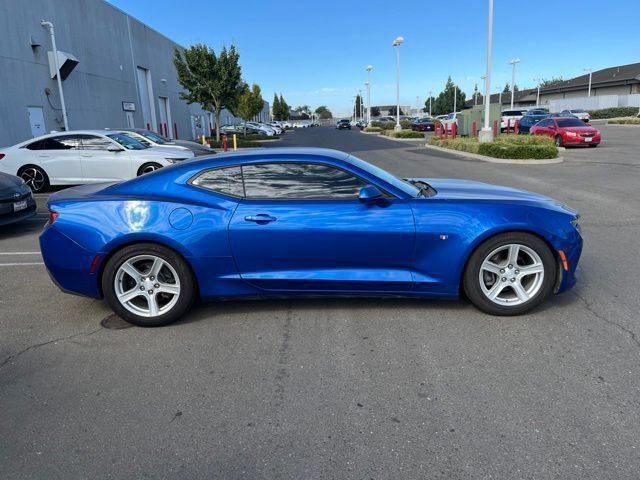 Used 2018 Chevrolet Camaro LT RWD image 3