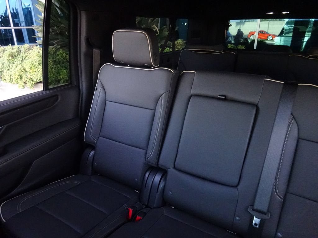 New 2026 GMC Yukon XL Elevation AWD/4WD image 13