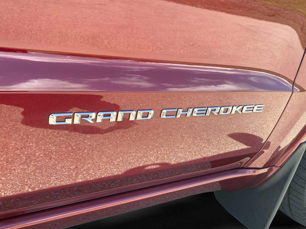 Certified 2016 Jeep Grand Cherokee Overland AWD/4WD image 18