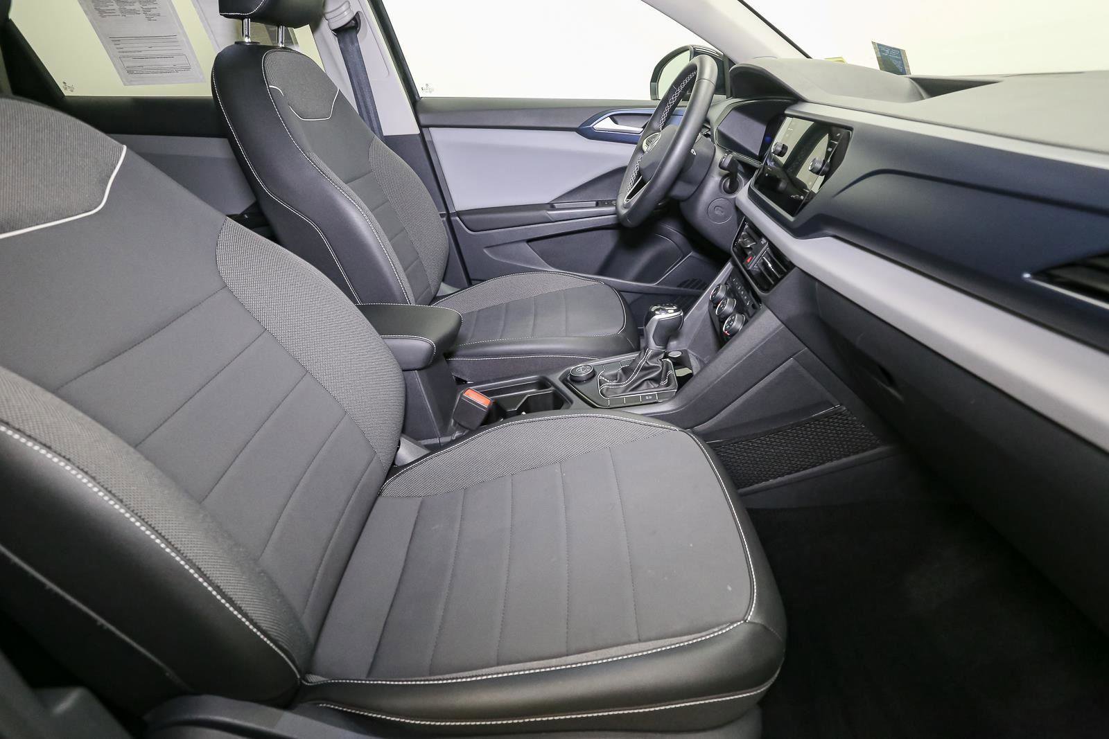 Certified 2023 Volkswagen Taos SE w/ Panoramic Sunroof Package AWD/4WD image 21